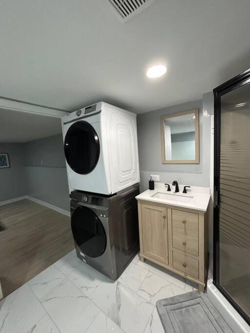 Comfy Lower Lvl Apt With Jetted Tub Near Uptown And Unc Σάρλοτ Εξωτερικό φωτογραφία