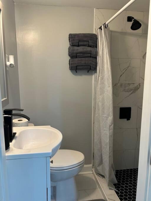 Comfy Lower Lvl Apt With Jetted Tub Near Uptown And Unc Σάρλοτ Εξωτερικό φωτογραφία
