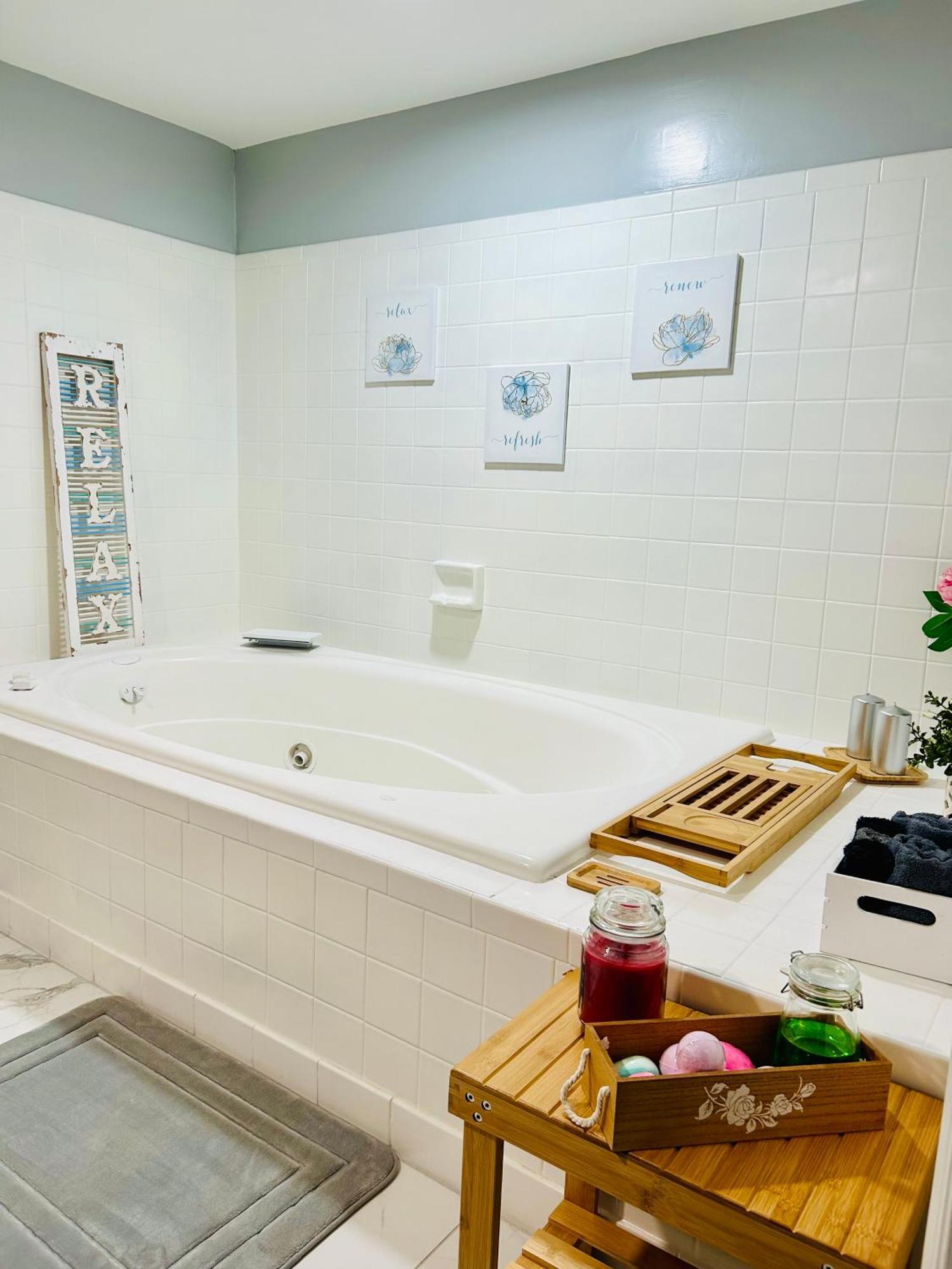 Comfy Lower Lvl Apt With Jetted Tub Near Uptown And Unc Σάρλοτ Εξωτερικό φωτογραφία