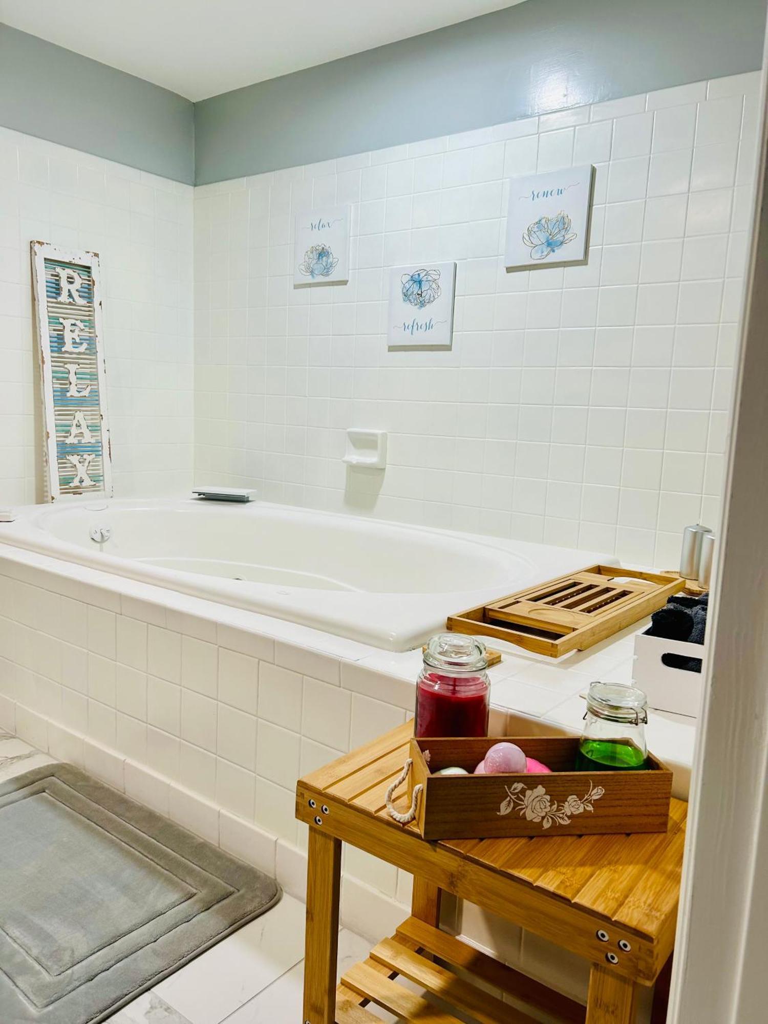 Comfy Lower Lvl Apt With Jetted Tub Near Uptown And Unc Σάρλοτ Εξωτερικό φωτογραφία
