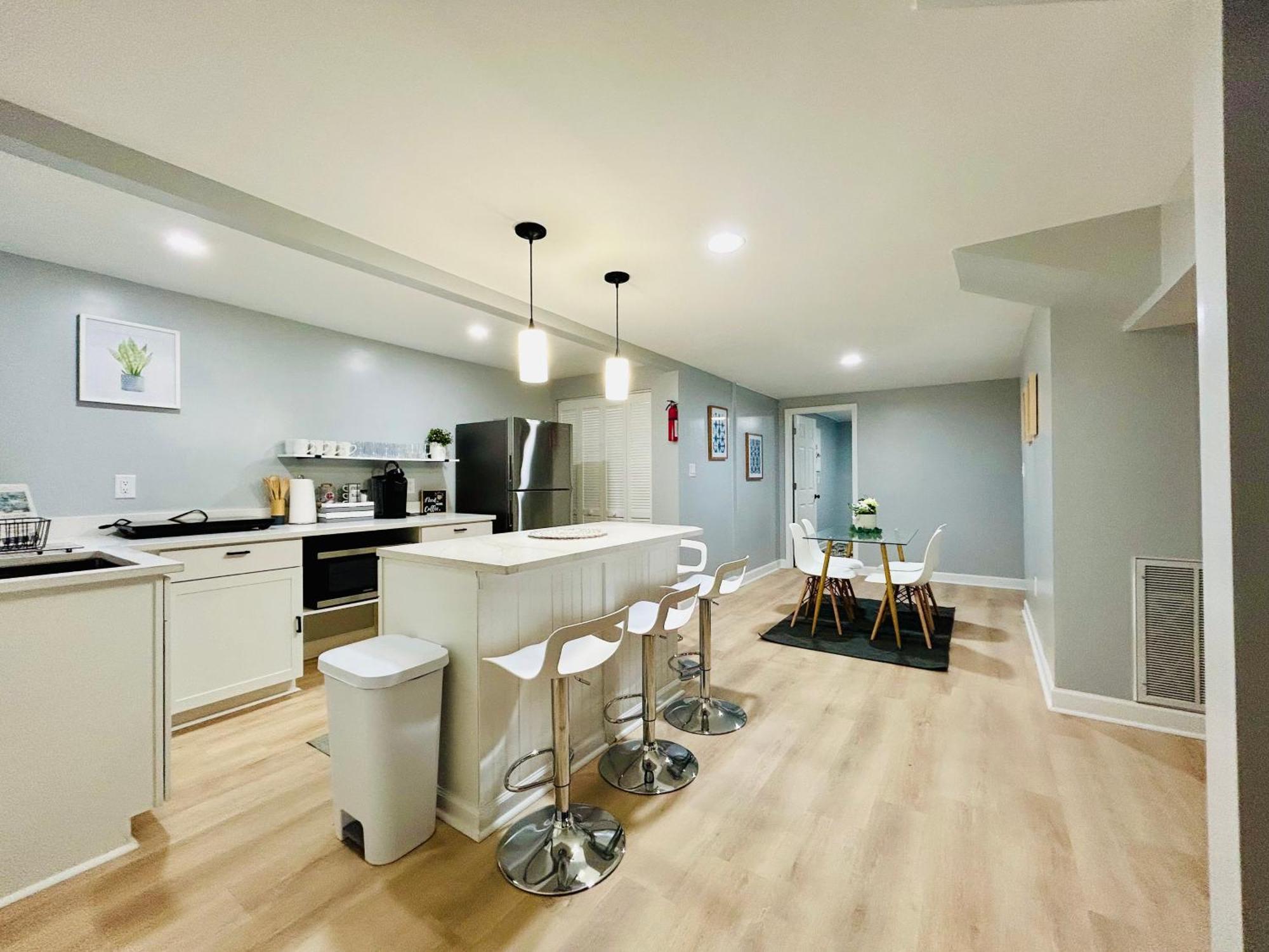 Comfy Lower Lvl Apt With Jetted Tub Near Uptown And Unc Σάρλοτ Εξωτερικό φωτογραφία