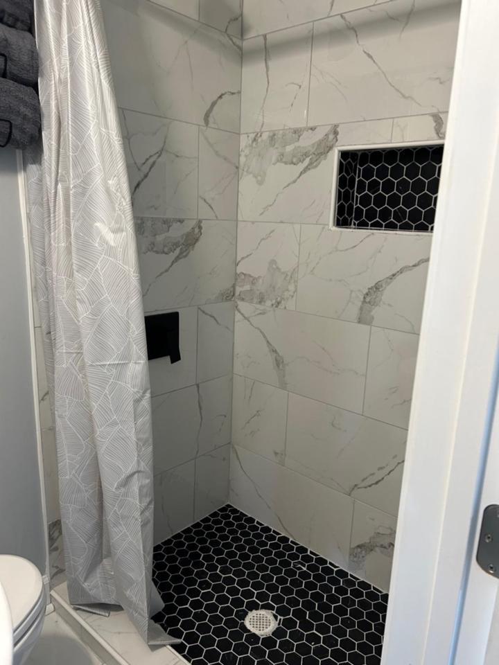 Comfy Lower Lvl Apt With Jetted Tub Near Uptown And Unc Σάρλοτ Εξωτερικό φωτογραφία