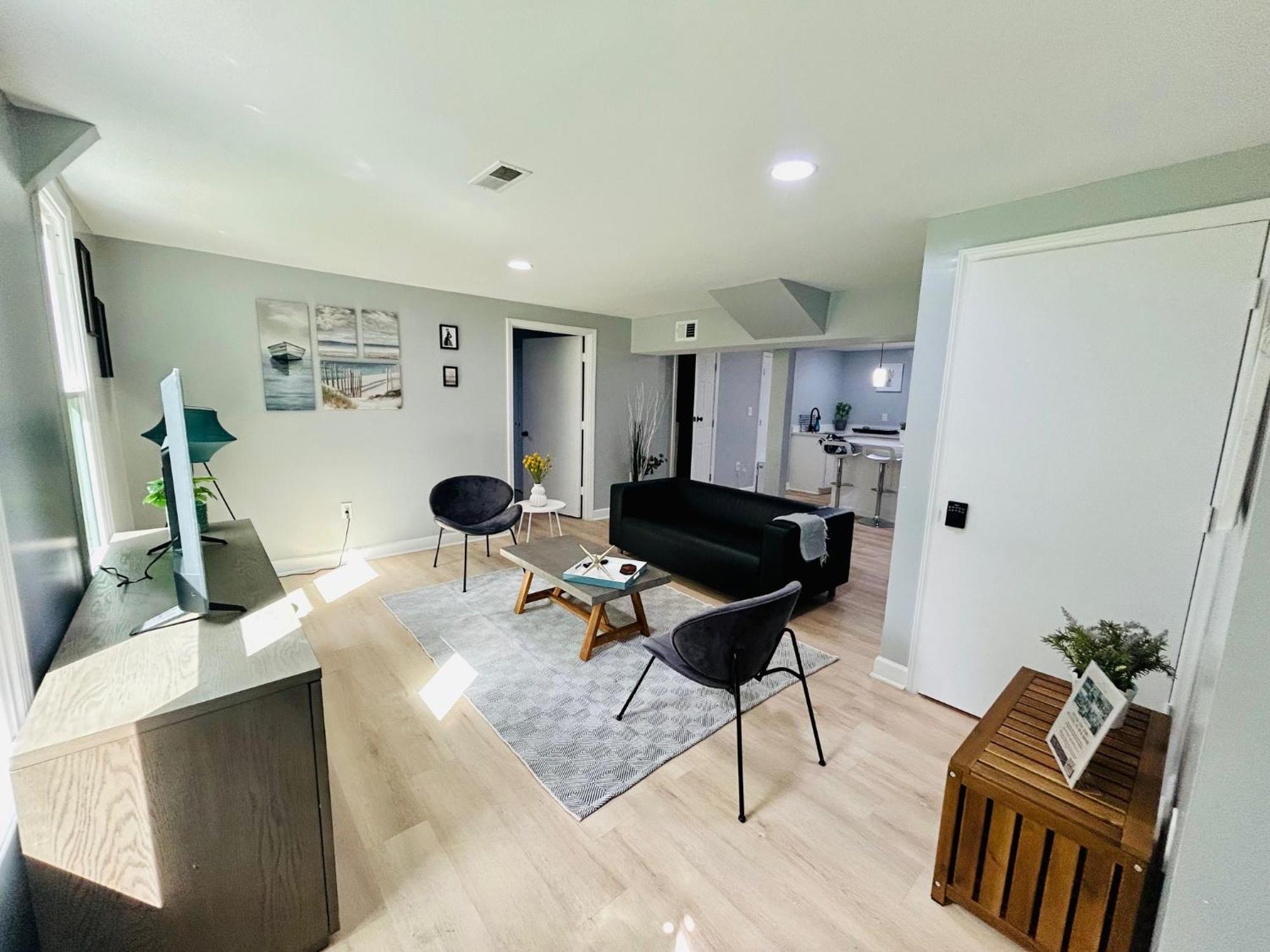Comfy Lower Lvl Apt With Jetted Tub Near Uptown And Unc Σάρλοτ Εξωτερικό φωτογραφία